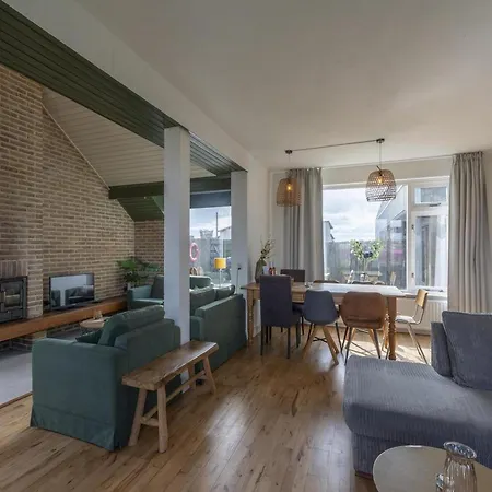 Spacious With Garden Villa