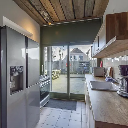 Spacious With Garden Villa