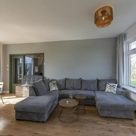 Spacious With Garden Villa
