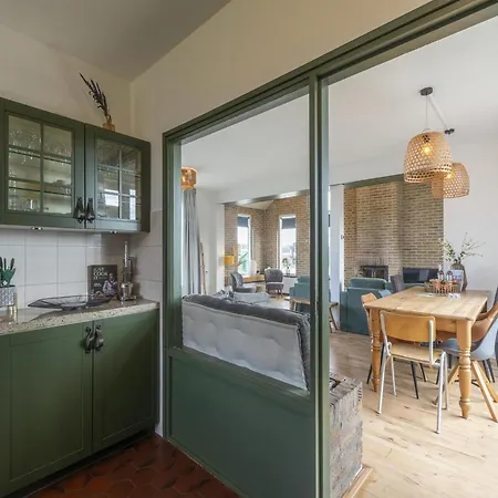 Spacious With Garden Villa