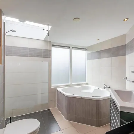 Villa Holiday Home Near Duynpark With Whirlpool