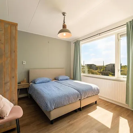 Spacious With Garden 别墅 *