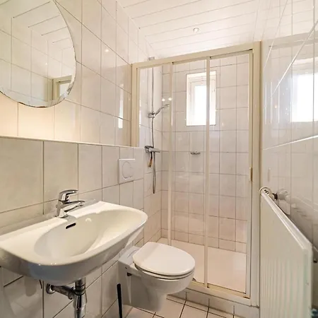 Spacious With Garden *