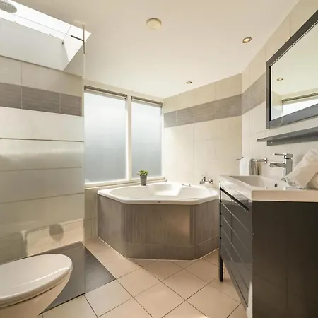 Spacious With Garden Villa