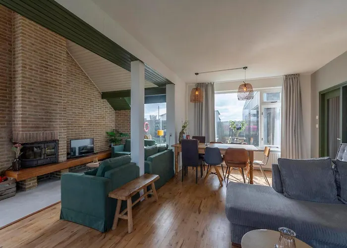 Вилла Spacious With Garden Каллантсог