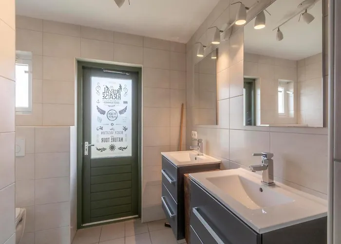 Spacious With Garden Вилла Каллантсог