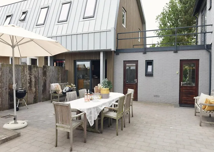 Вилла Spacious With Garden Каллантсог