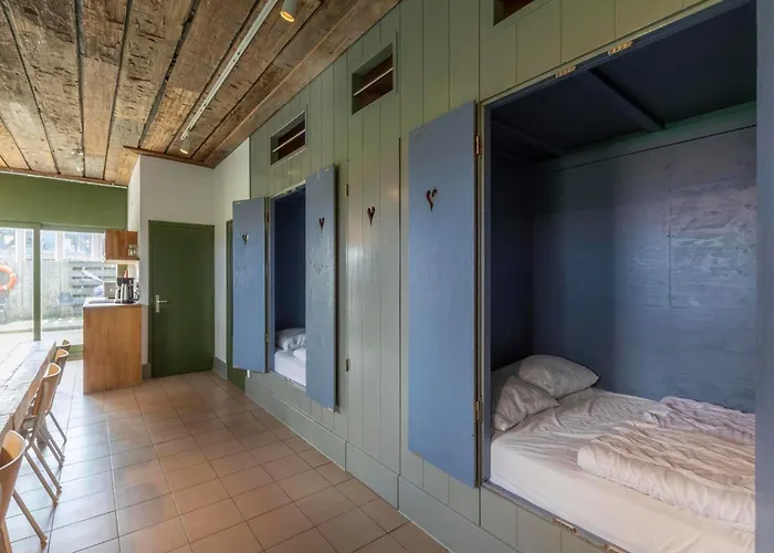 Spacious With Garden Каллантсог