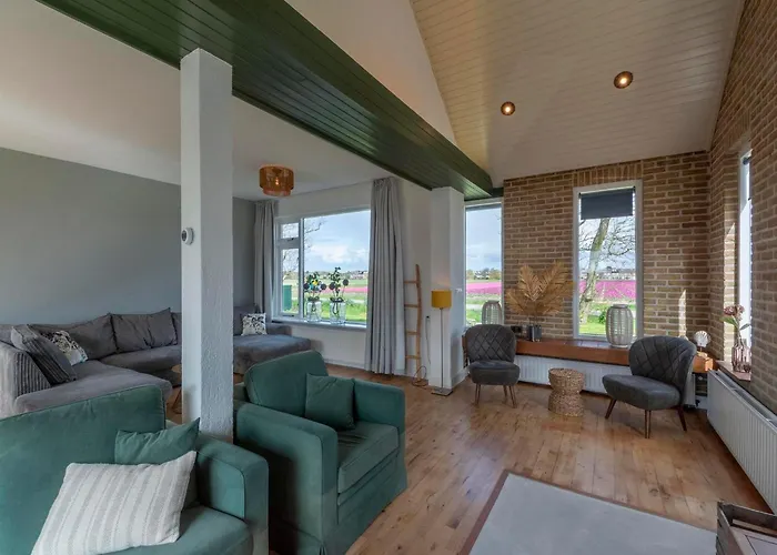 Вилла Spacious With Garden *