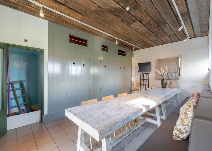 Spacious With Garden Каллантсог