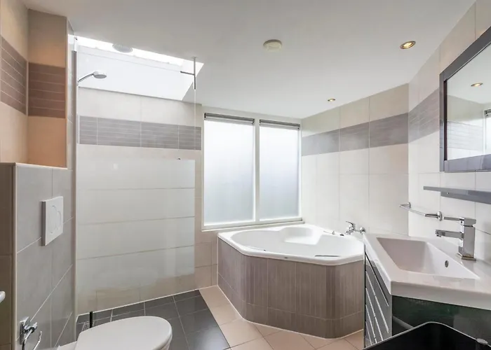 Вилла Spacious With Garden