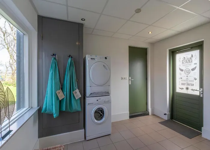 Вилла Spacious With Garden *