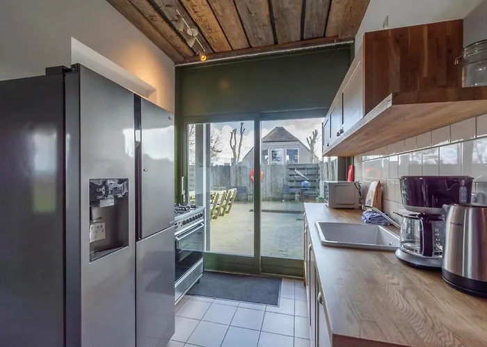 Spacious With Garden Вилла *