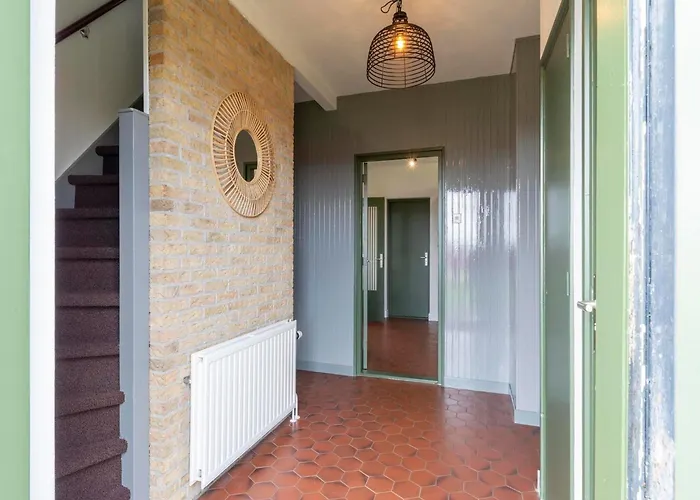 Вилла Spacious With Garden Каллантсог