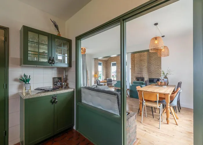 Вилла Spacious With Garden Каллантсог