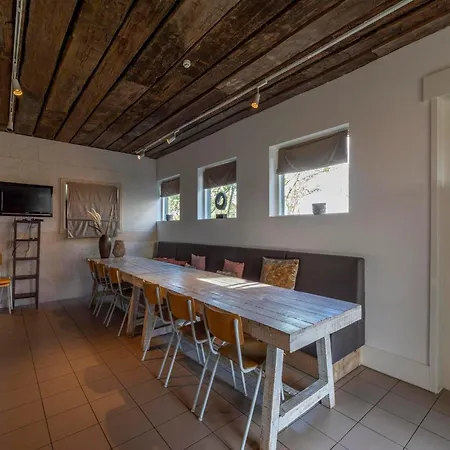Spacious Villa With Garden Vila *